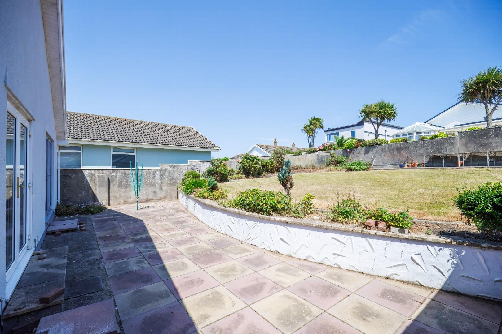 27 Marine Drive, Ogmore-By-Sea, Vale of Glamorgan, CF32 0PJ